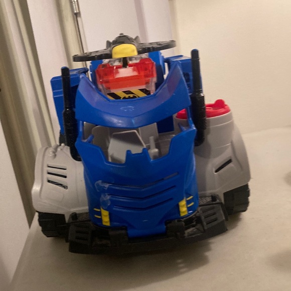 Fisher Price Imaginext® DC Super Friends™ RC Mobile Command Center DTM79 - Picture 1 of 5
